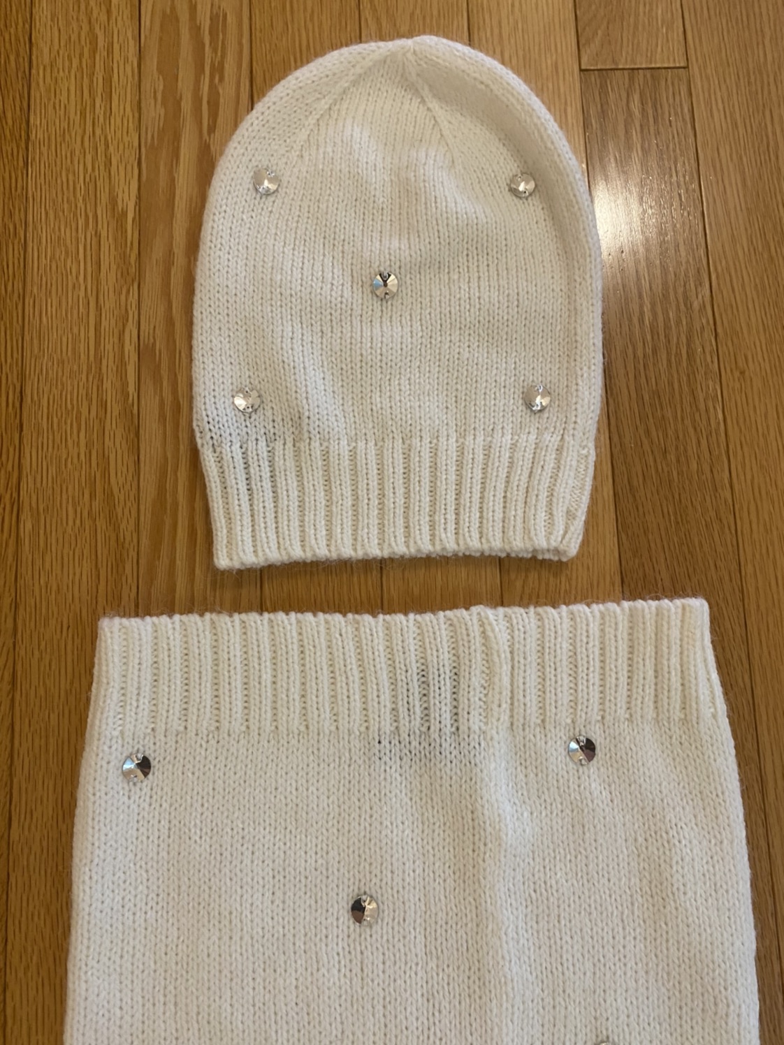 ❄️BRAND NEW VICTORIA SECRET SCARF AND HAT SET - photo 2