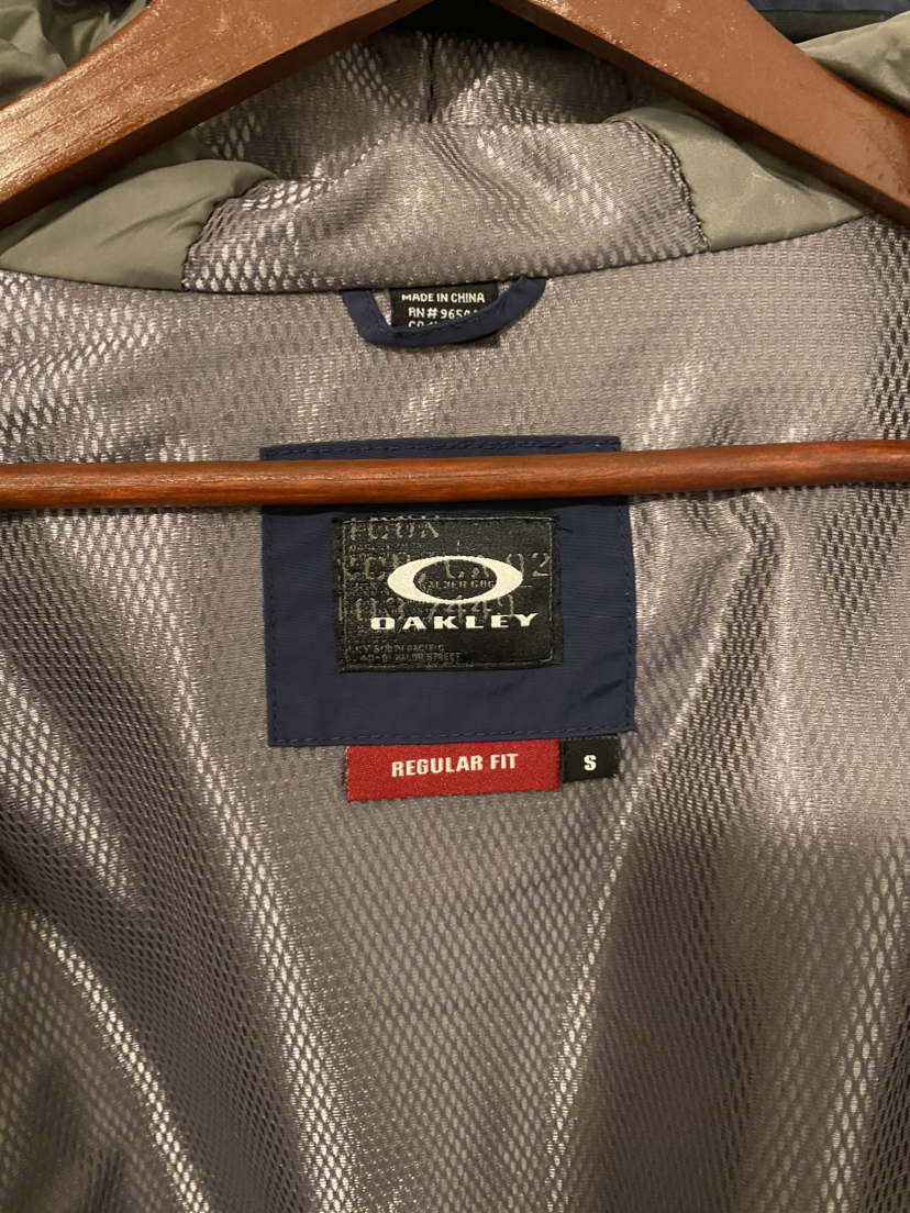 Men’s Snowboard/Ski Jacket (Oakley) image indicator(4)