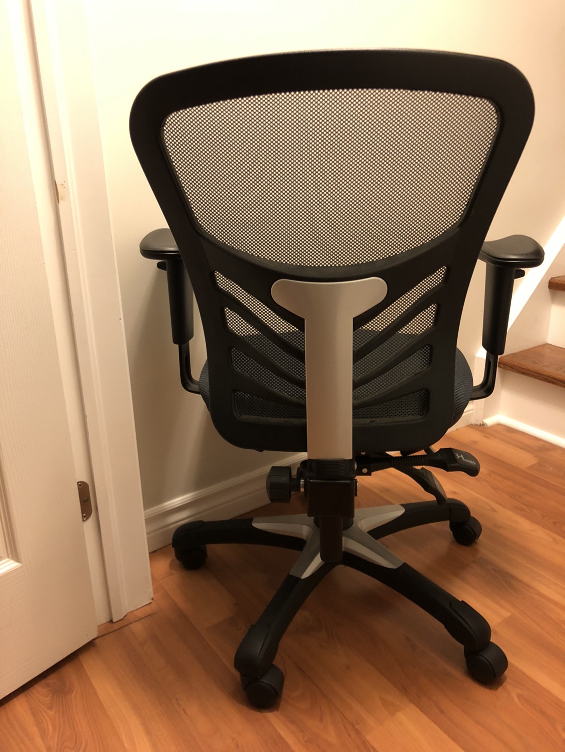 ❄️Ergonomic Swivel office chair - basically new! #DAY3! - photo 2