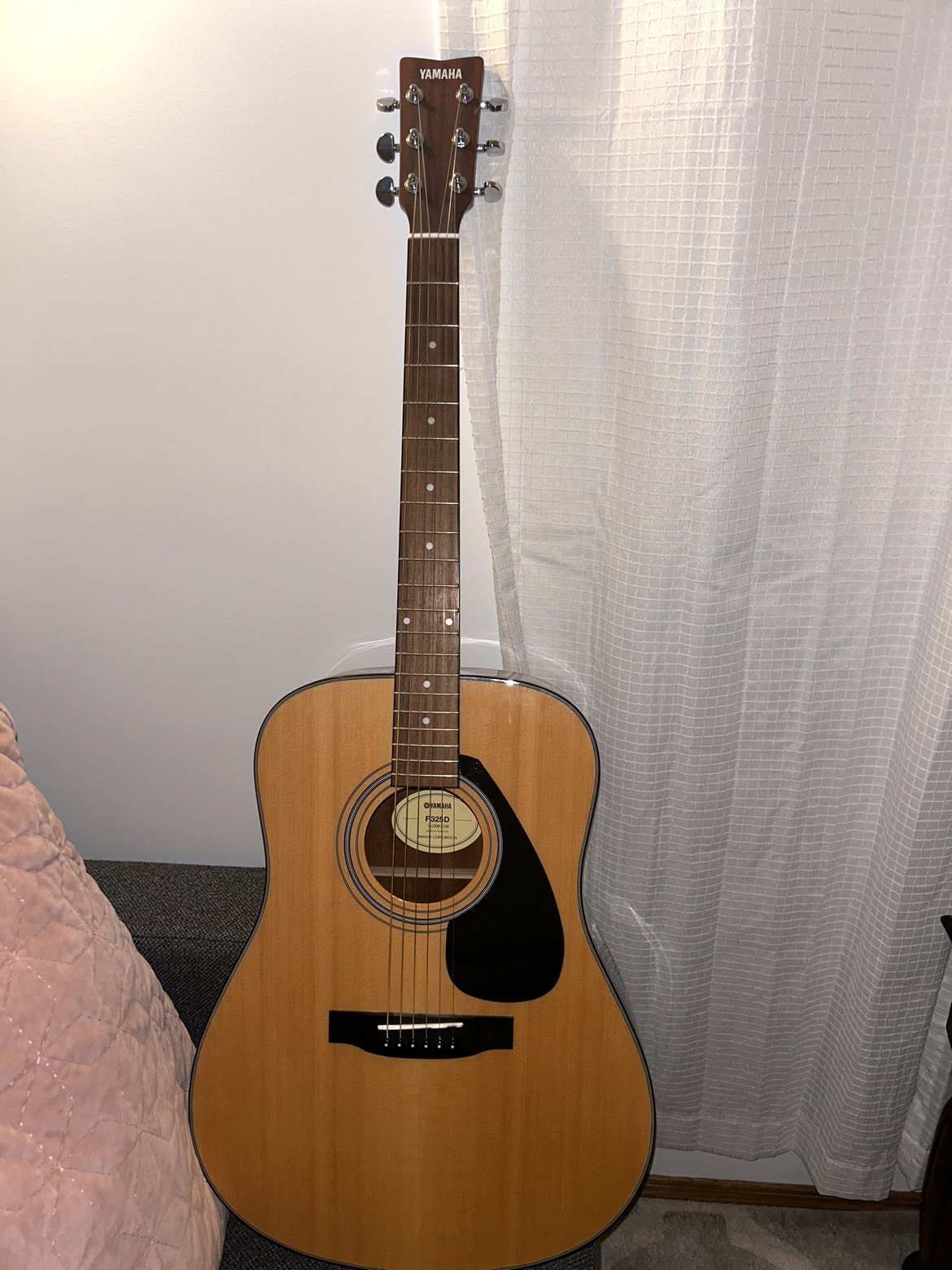 GUITAR - YAMAHA F325D