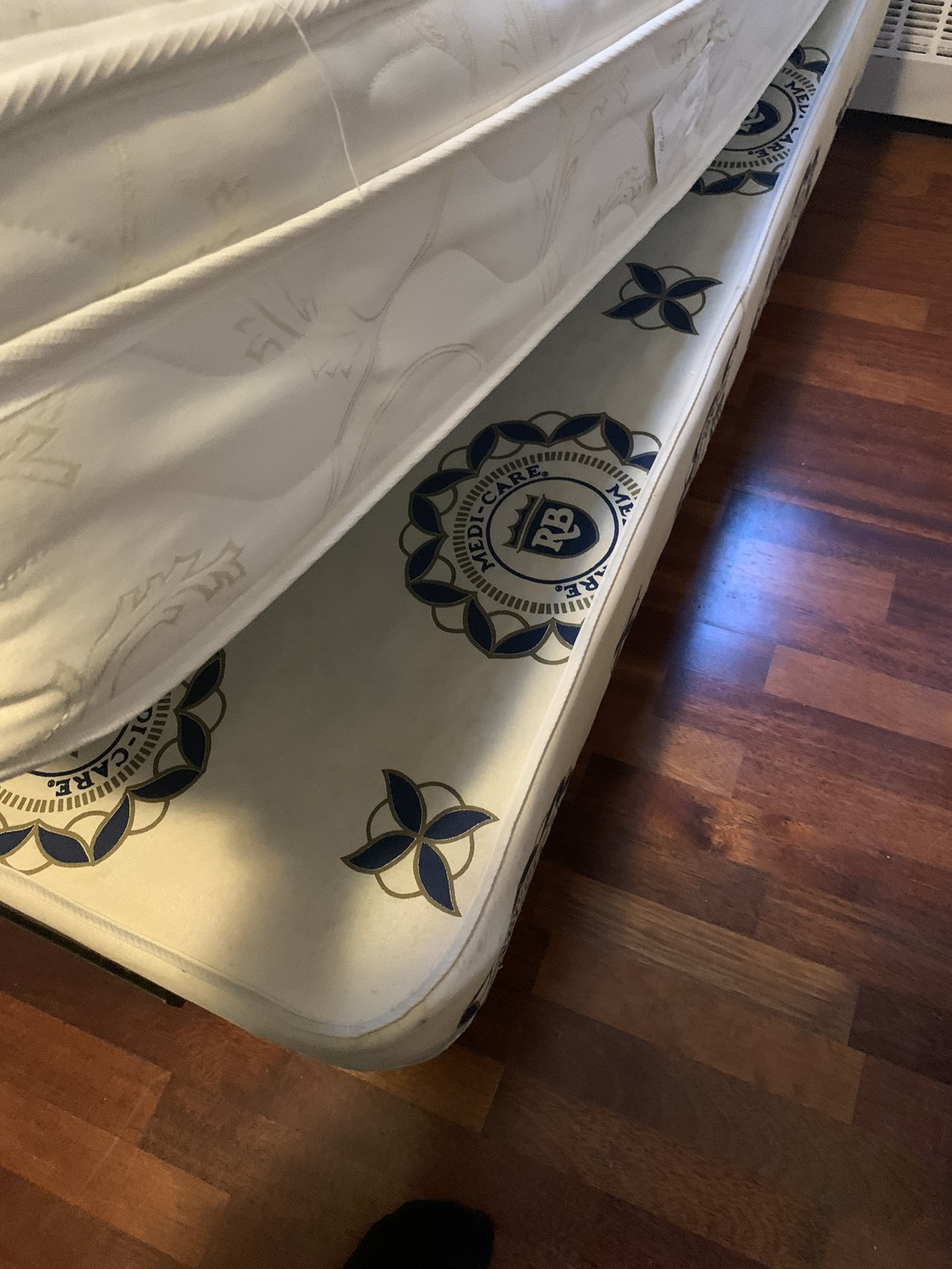 DOUBLE bed and box spring - photo 3