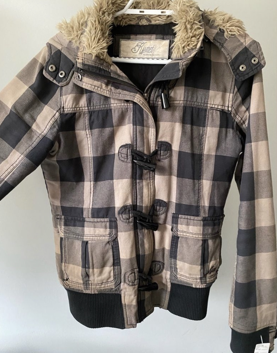 Kismet plaid jacket with faux fur lined hood sz M image indicator(3)