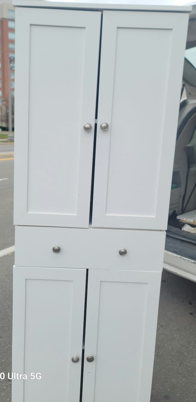 KITCHESN PANTRY CABINET SIZE 23x15h72 - photo 3