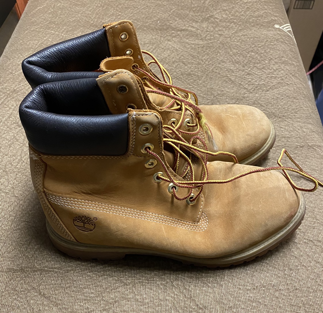 Timberland Boots Women’s Size 9 image indicator(4)