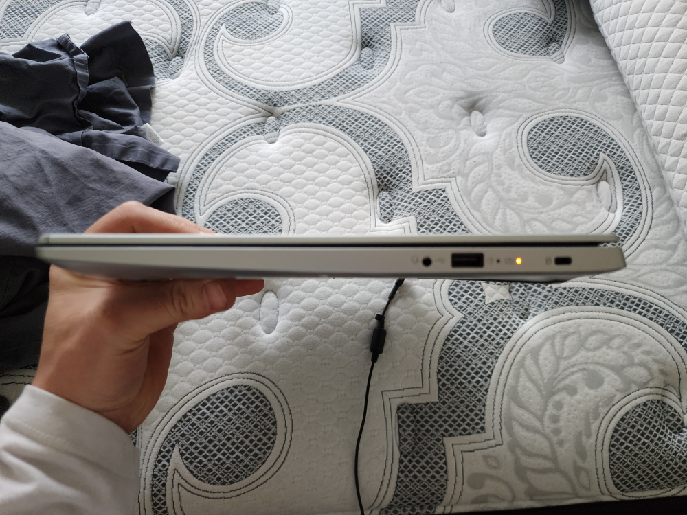 like new Acer Aspire 5 laptop - photo 2