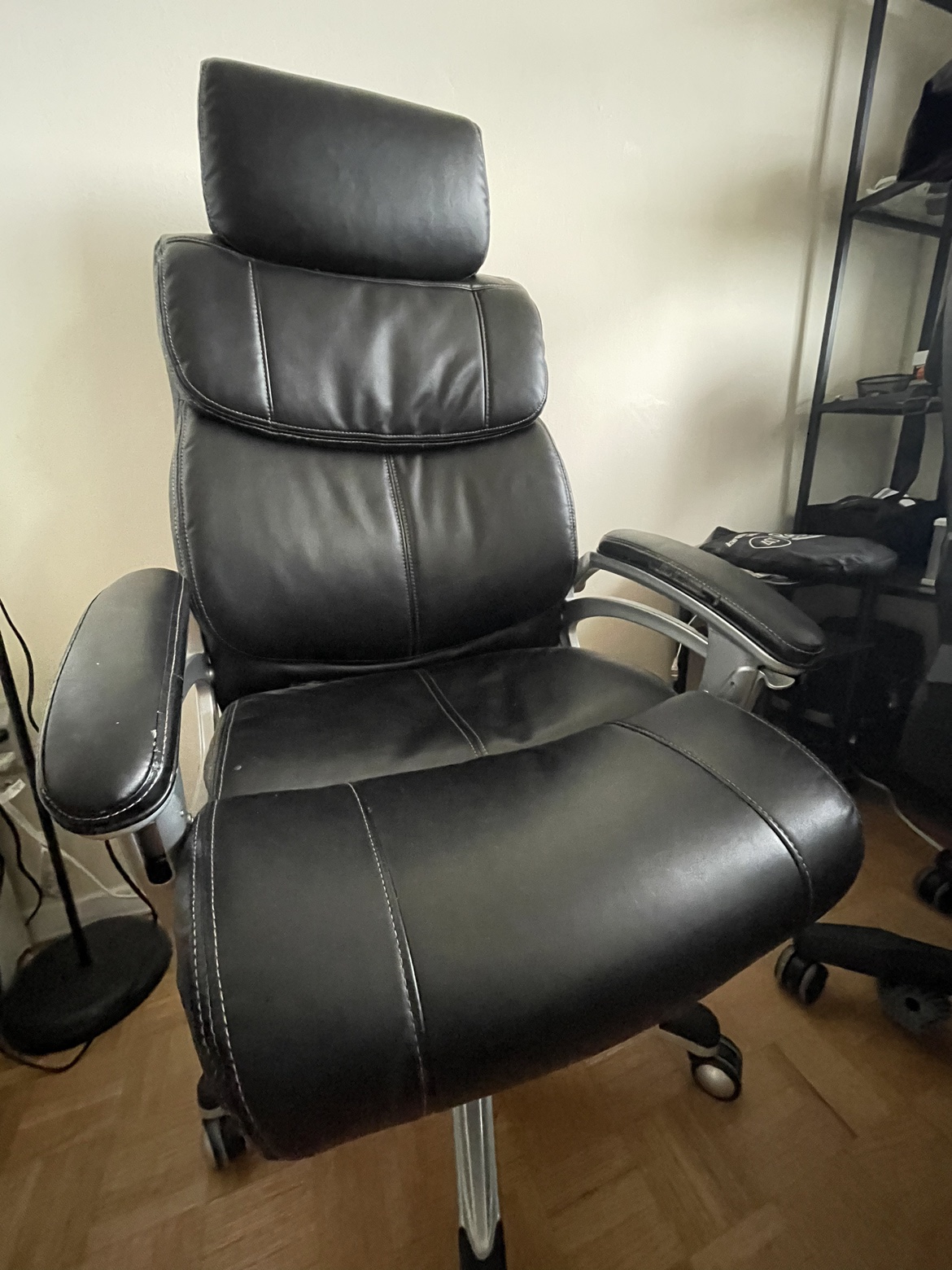 Comfortable Office Chair (Cash only) - photo 4