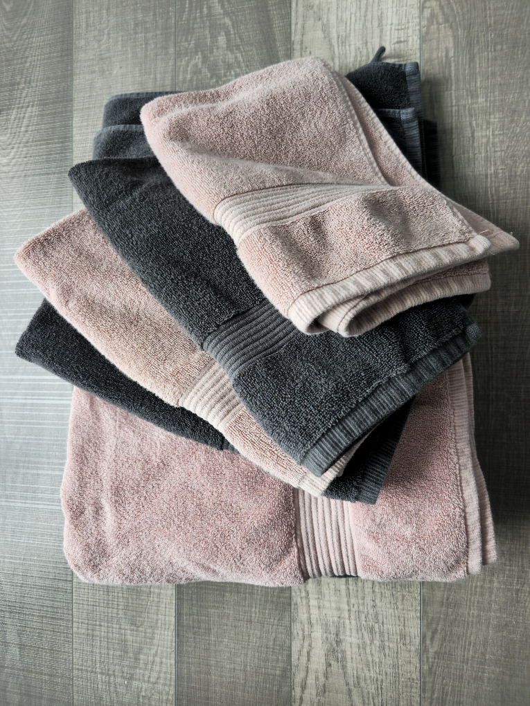 Towels and bedding set Pickup today