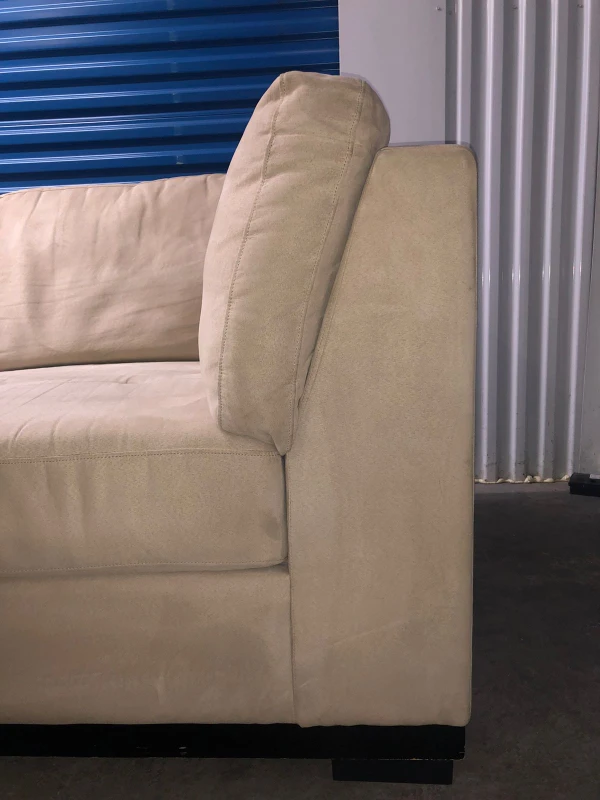 FREE DELIVERY 🚚💨 LIKE NEW 5 SEATER LIGHT BEIGE SECTIONAL SOFA image indicator(3)