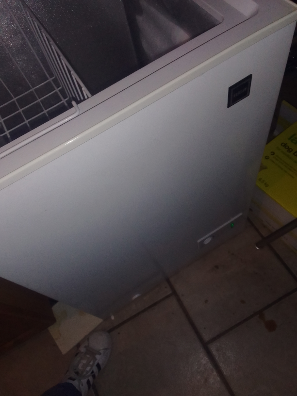 3.5 cubic feet deep freeze - photo 3