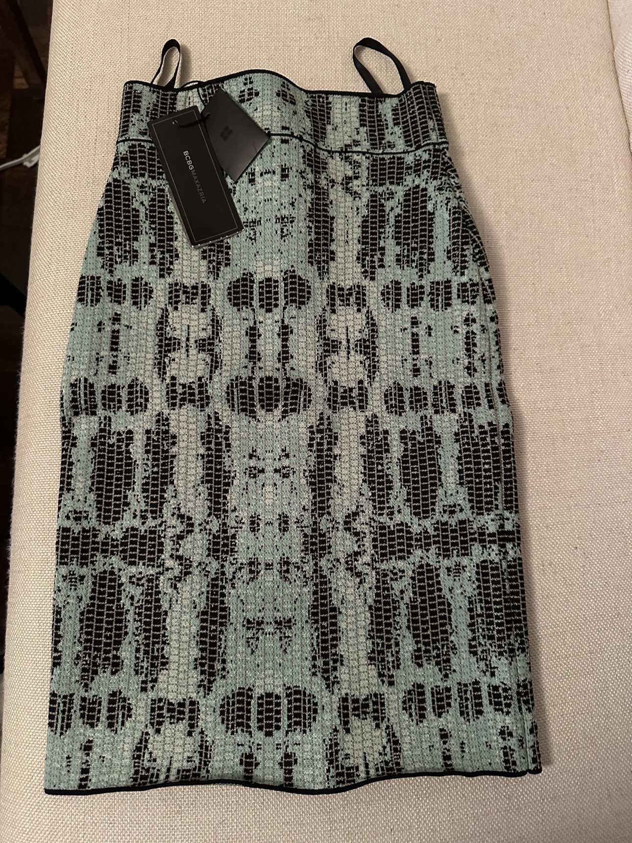 BNWT BCBG Bandage Skirt image indicator(4)