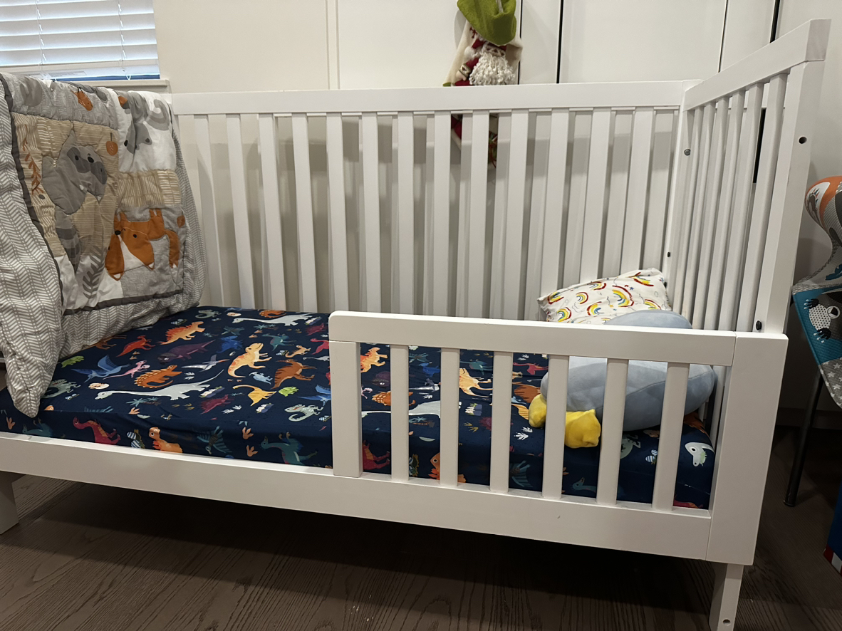 Carter’s by Da Vinci Toddler crib