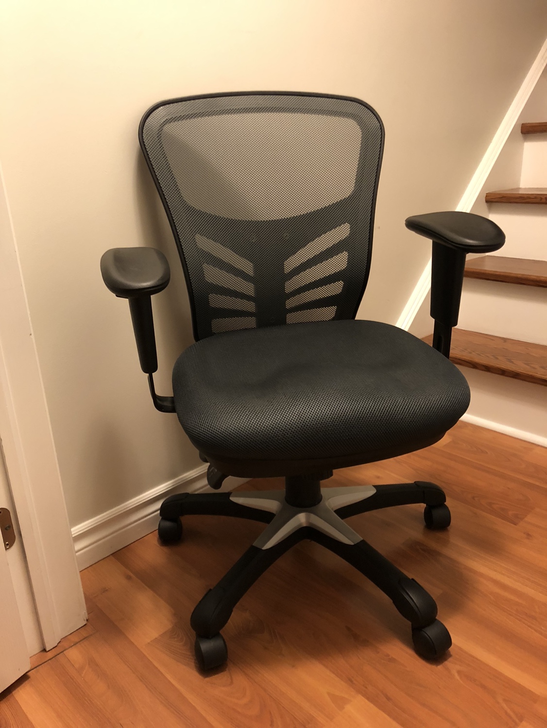 ❄️Ergonomic Swivel office chair - basically new! #DAY3!