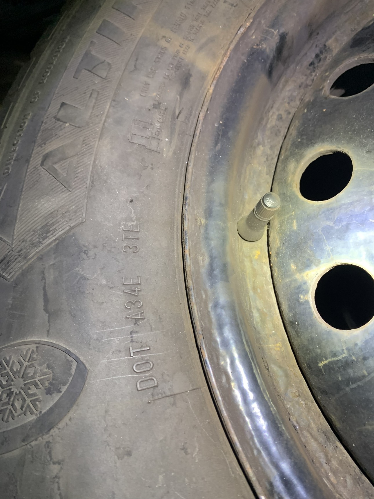Winter tires 235/70 R 16 with rims
