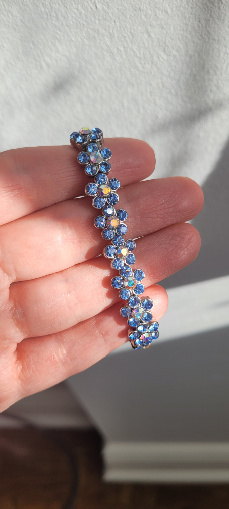 Beautiful and sparkly rhinestone stretch bracelet image indicator(2)