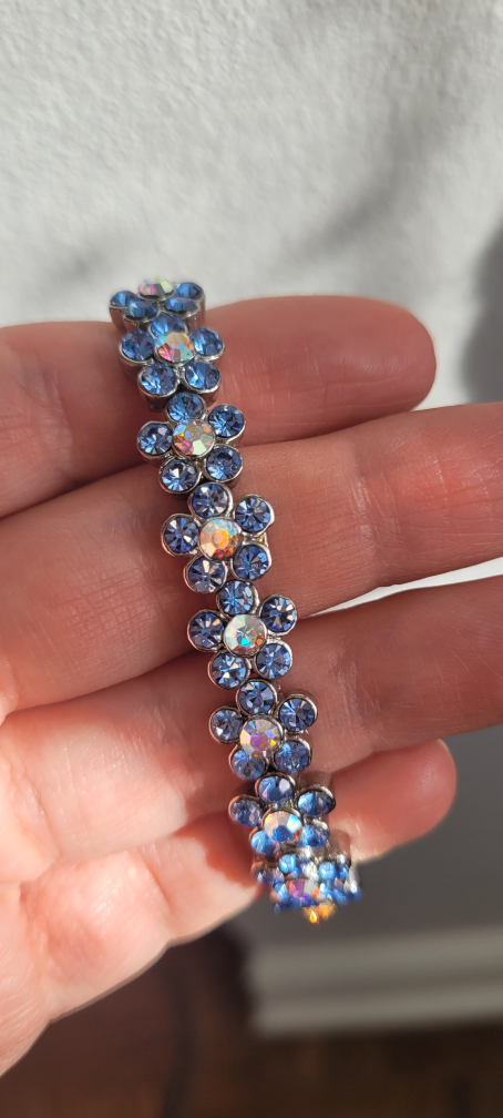 Beautiful and sparkly rhinestone stretch bracelet image indicator(3)