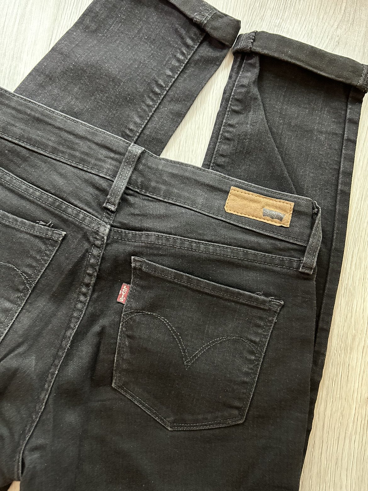 Levi’s mid rise pants image indicator(3)