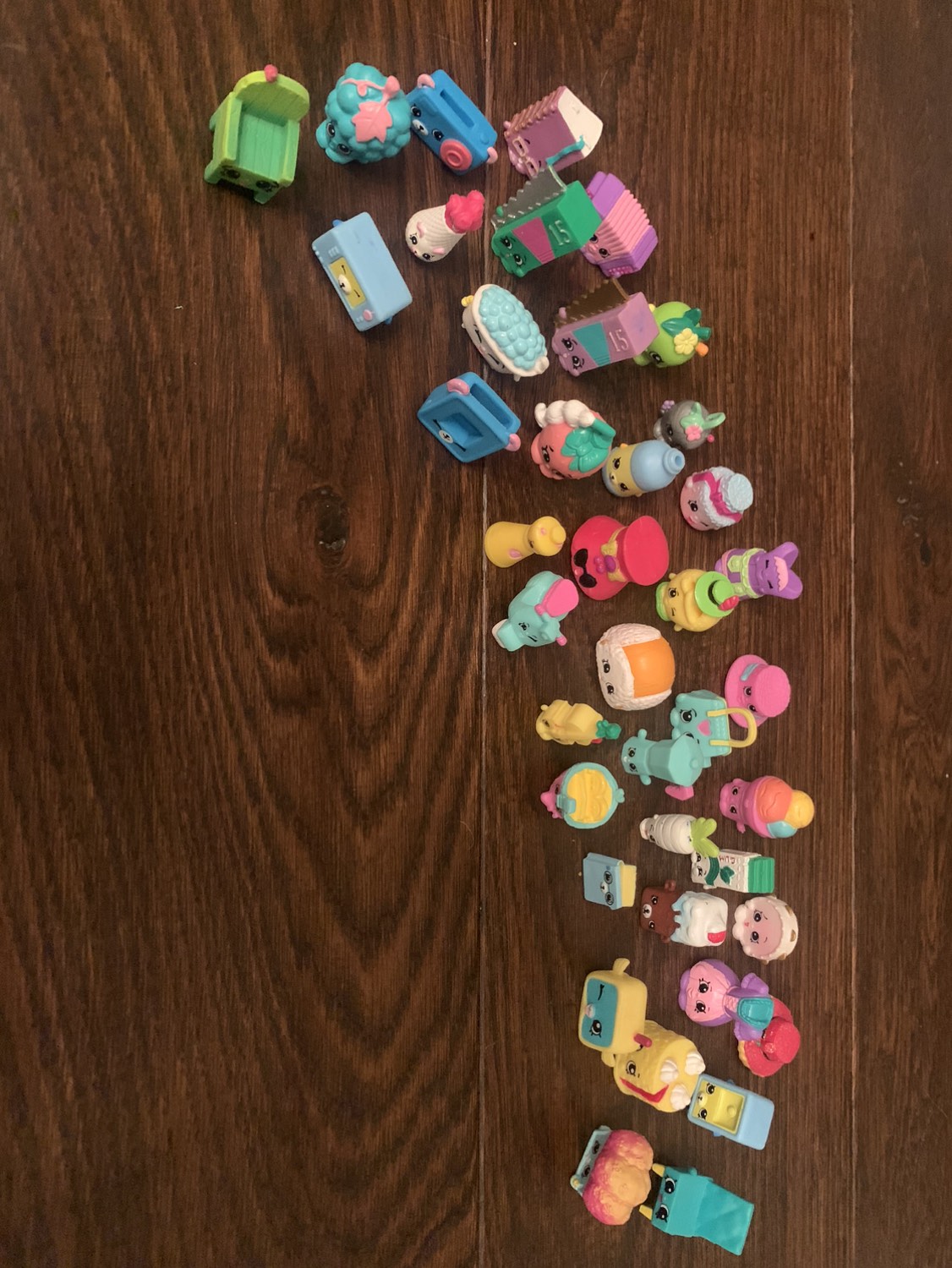 Shopkins And Shopkins Furniture Set! thumbnail