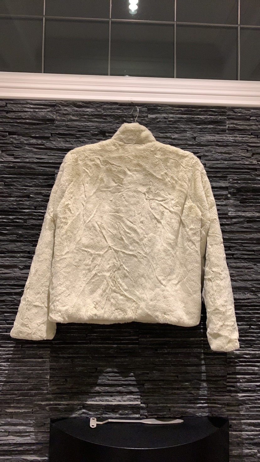 Faux fur jacket image indicator(3)