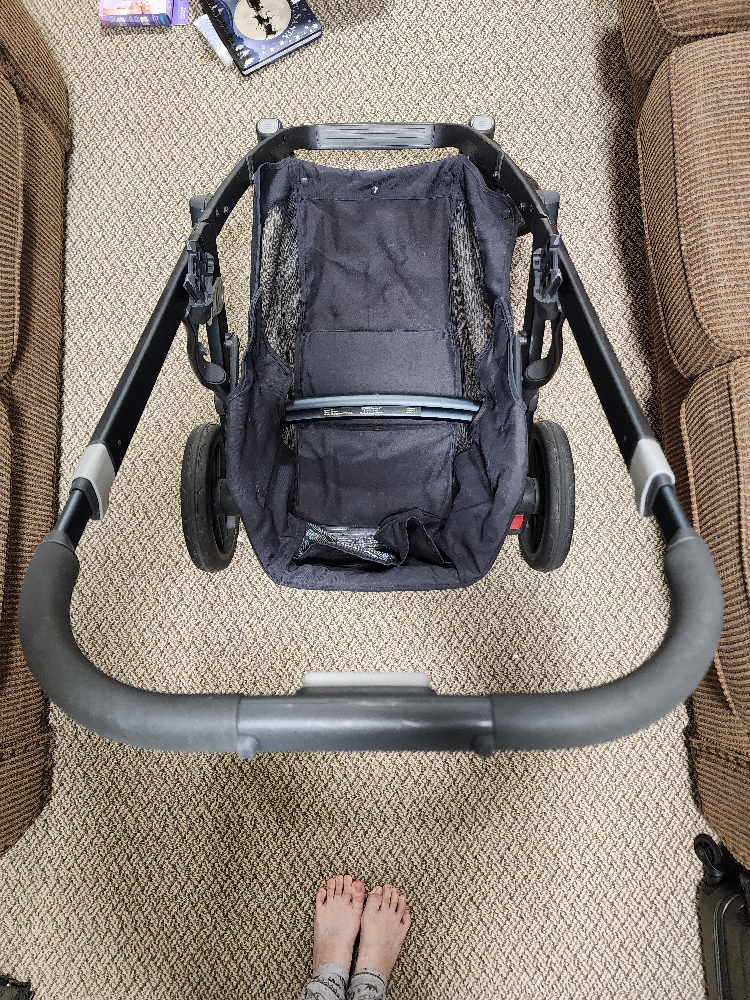 Uppababy Vista + Mesa car seat bundle - photo 2