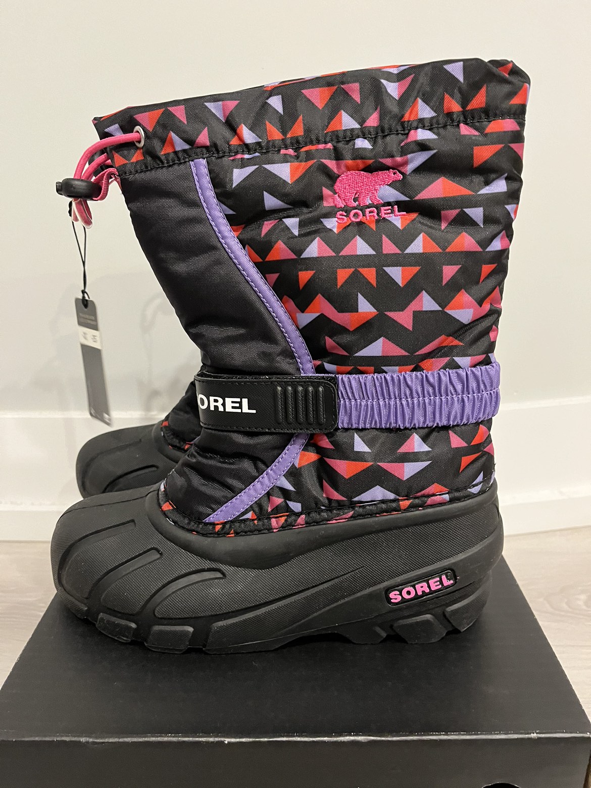 Brand new Sorel size 4 winter boots image indicator(2)