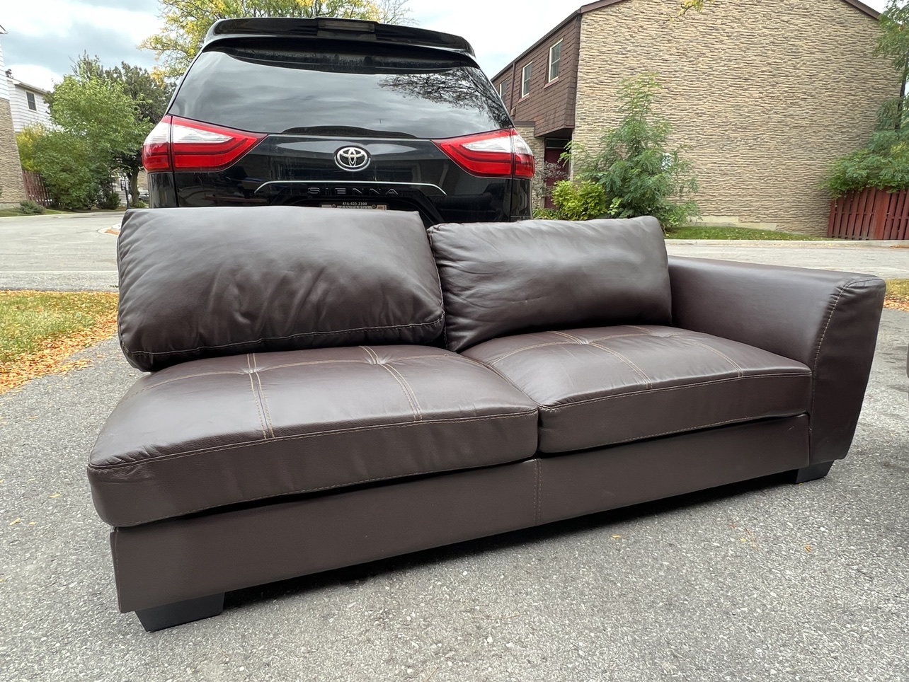 Single armrest leather sofa