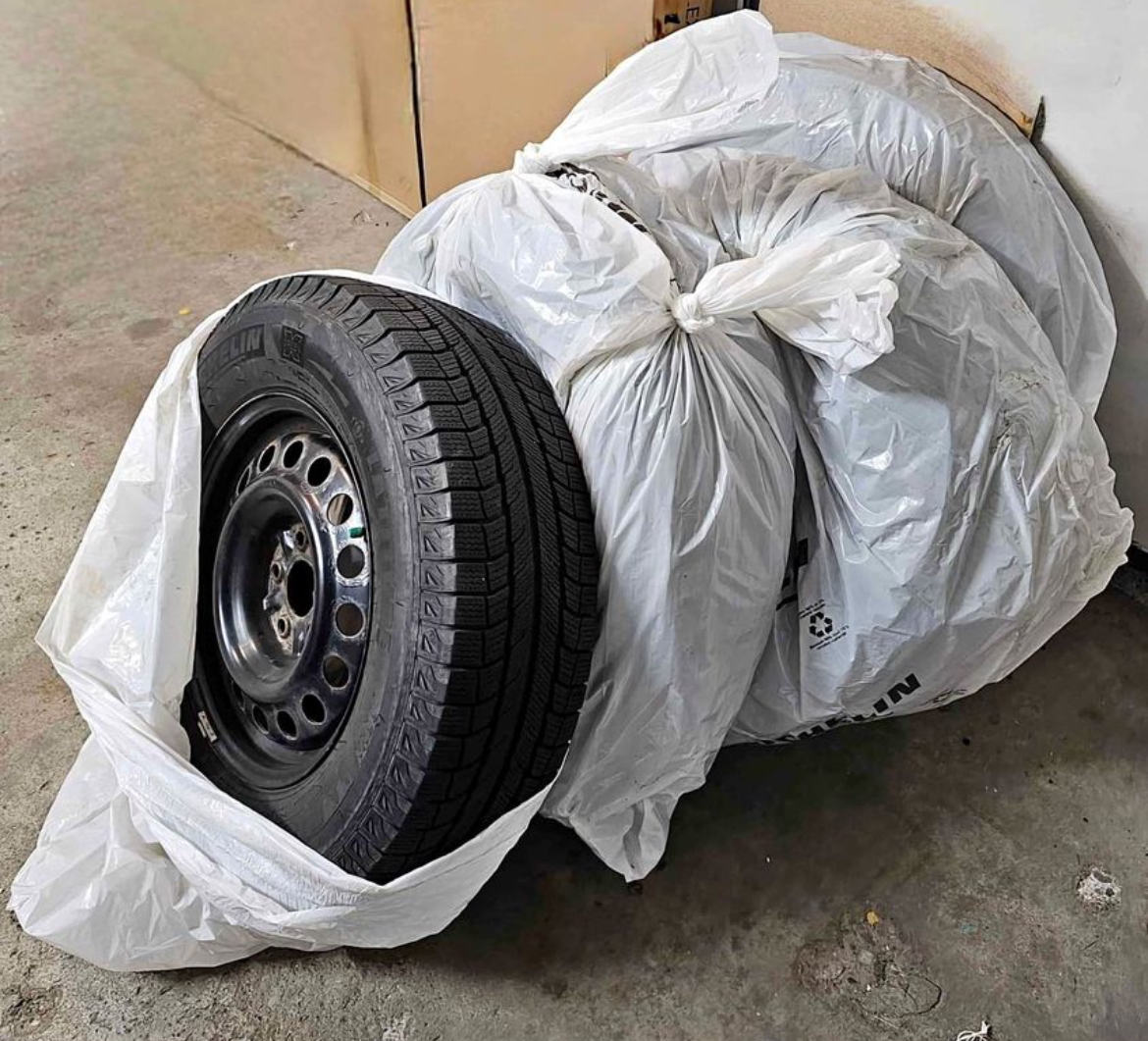 Michelin winter tire set 225/70/16  - 114.3x5