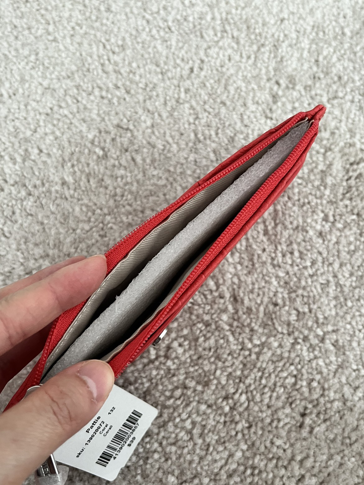 BNWT Danier Red Card Wallet image indicator(5)