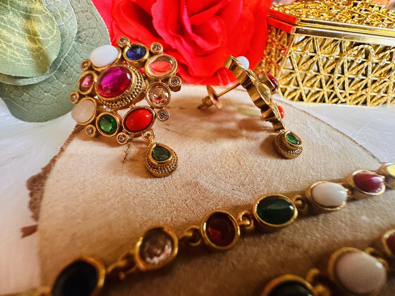 Indian Graceful Gemstones Necklace image indicator(6)