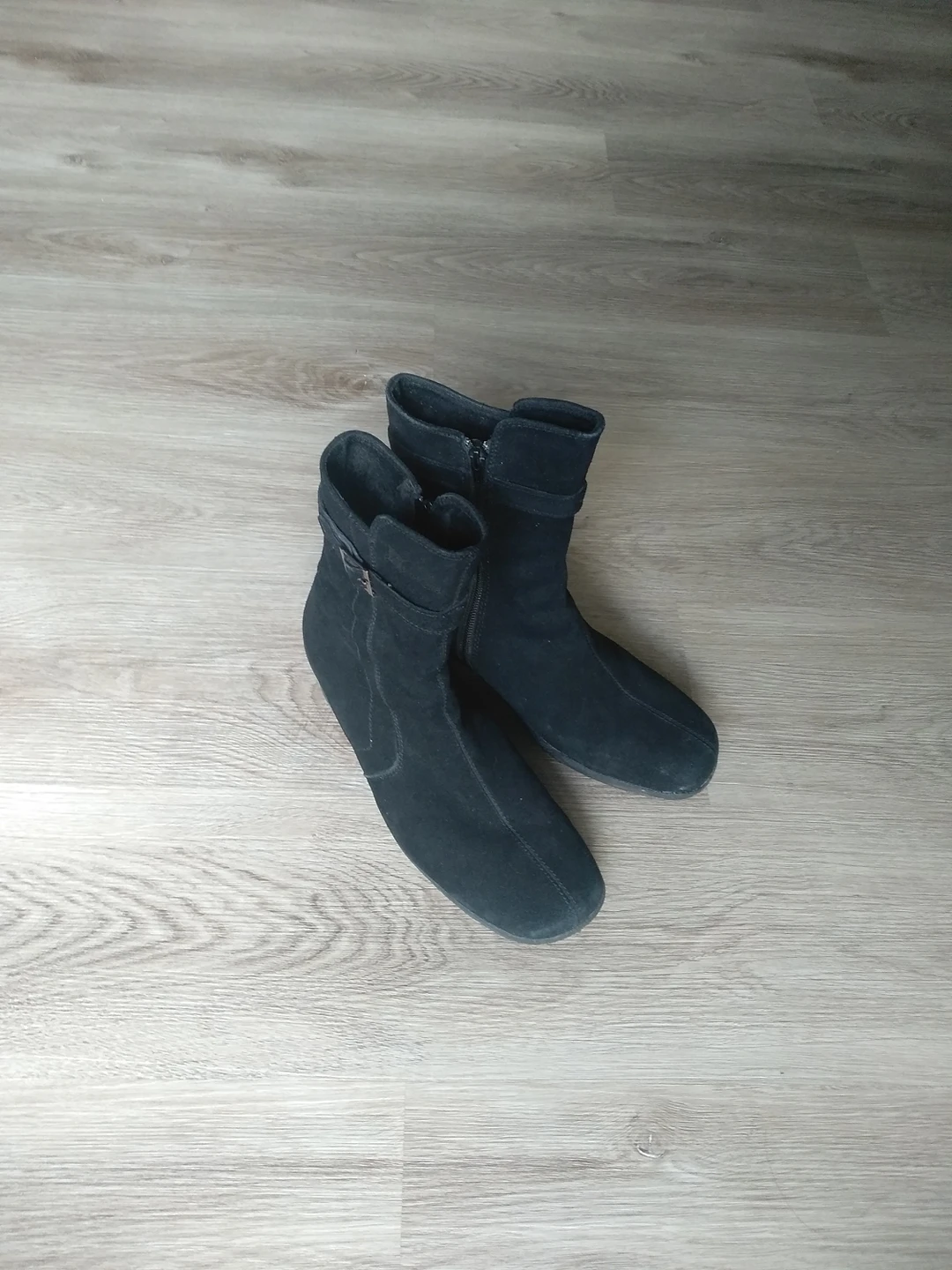 8.5 Suede boots image indicator(3)