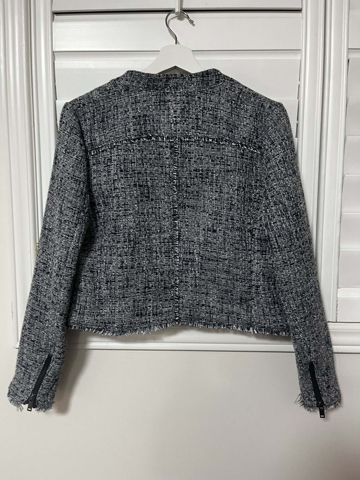 Tweed jacket image indicator(6)