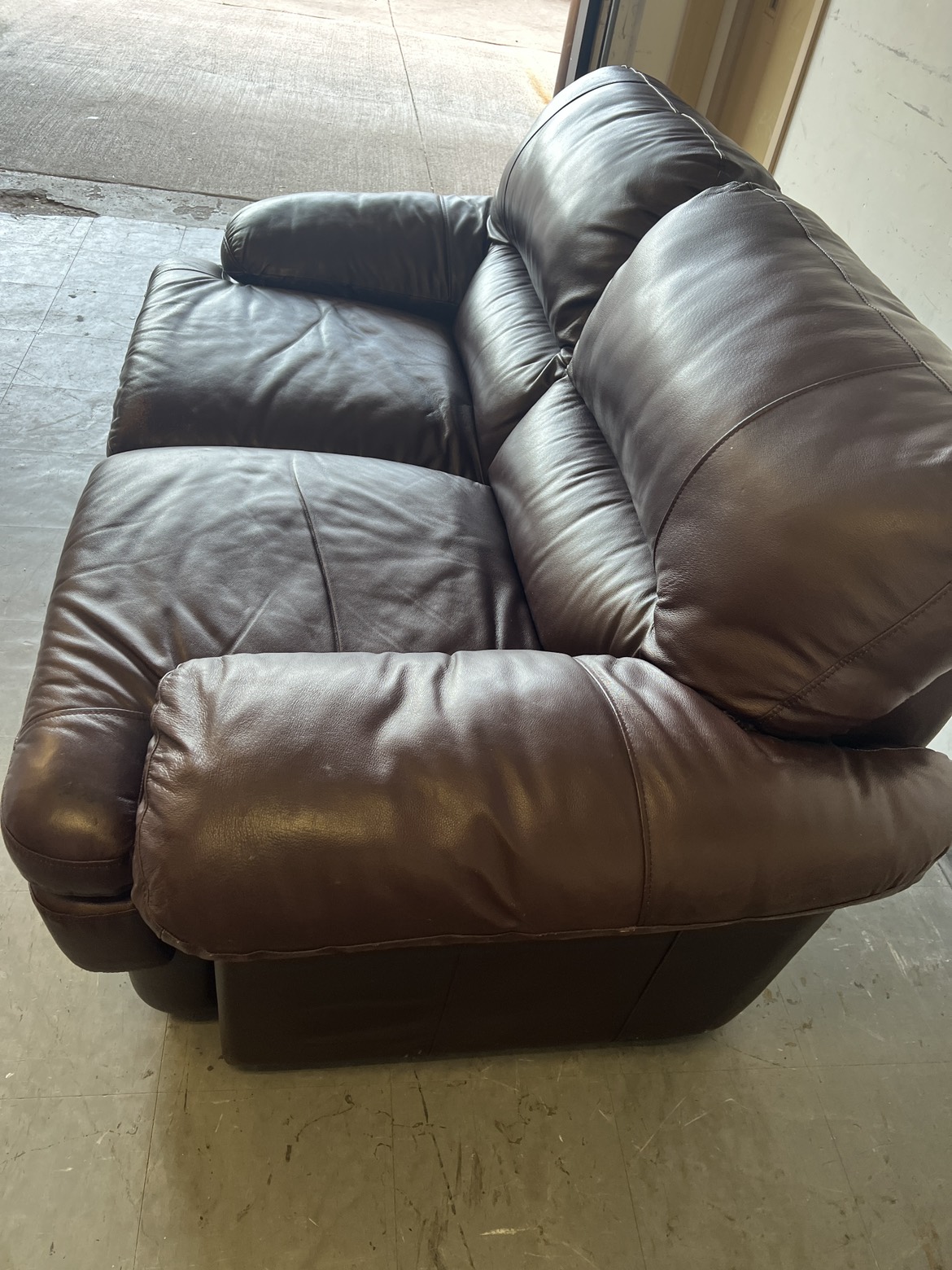 Love couch leather - photo 2