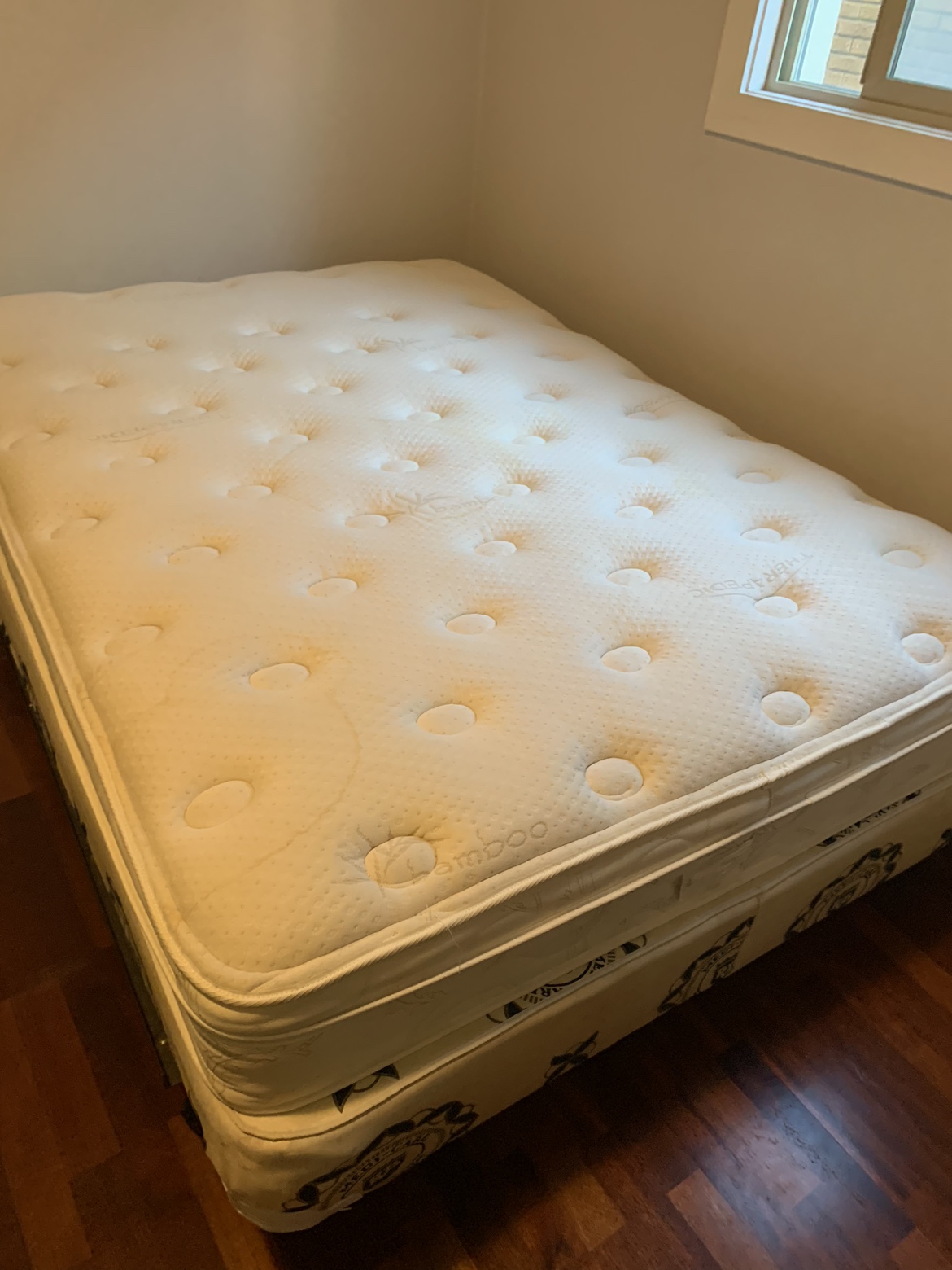 DOUBLE bed and box spring