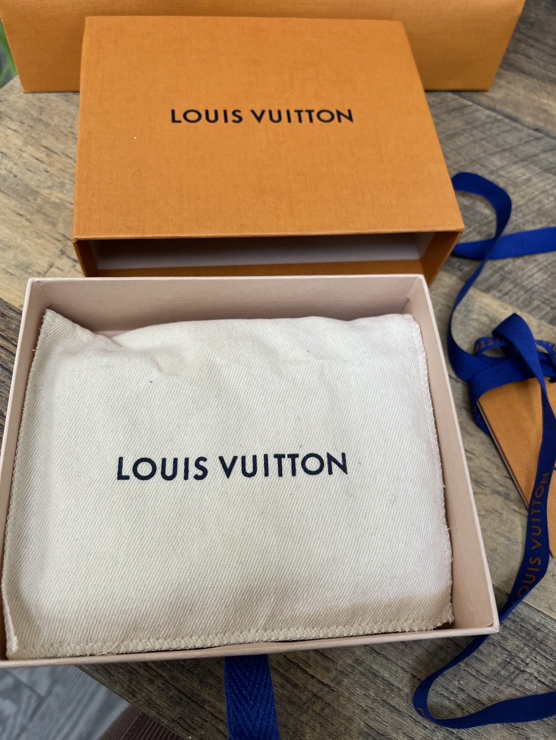 Louis Vuitton Zippy Coin Purse Monogram image indicator(8)