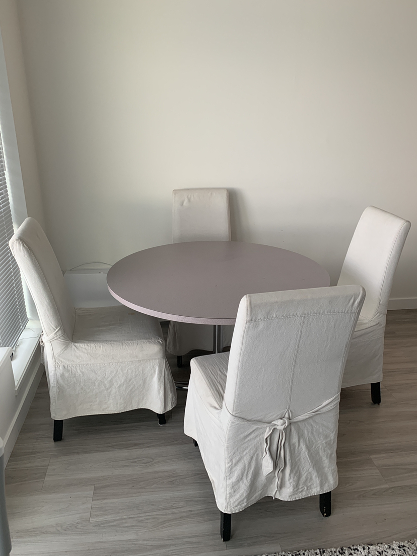 Dining table and four chairs #freecycle thumbnail