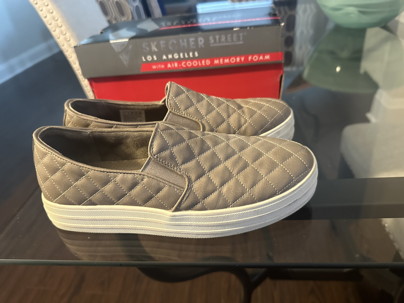 EUC sketchers shoes size 7