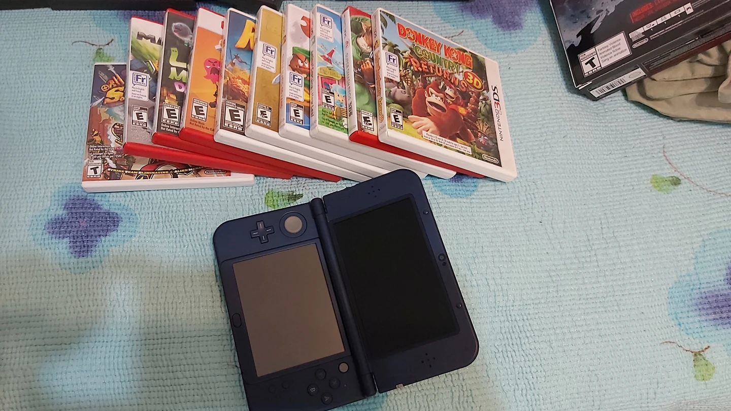 New 3DS XL bundle with 10 games thumbnail