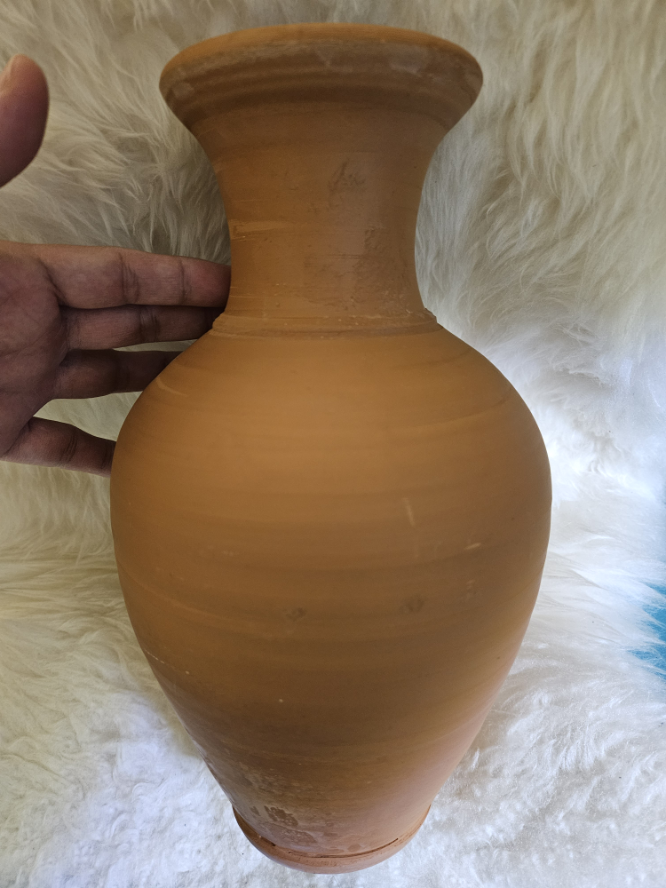 terracotta vase - photo 2