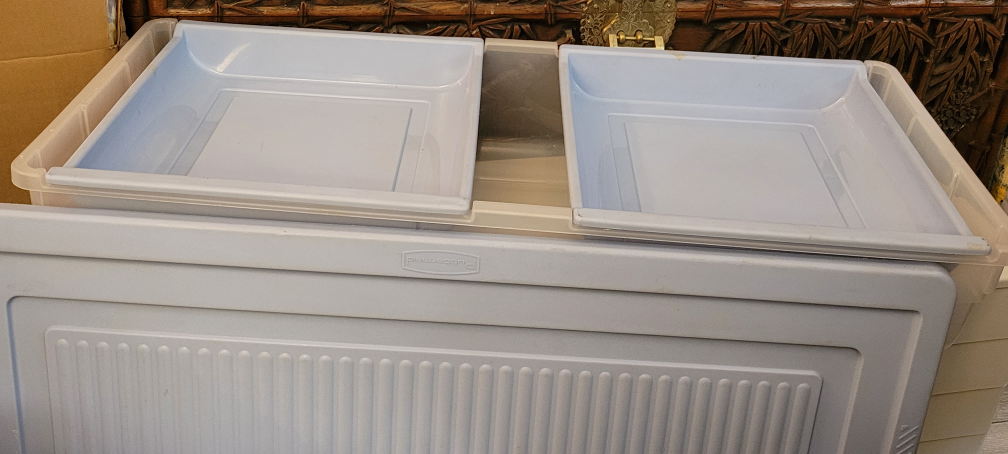 Rubbermaid gift wrap bin - photo 2