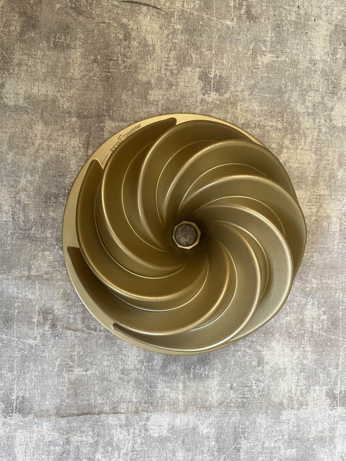 Nordic Ware gold bundt pan made in the USA - photo 2