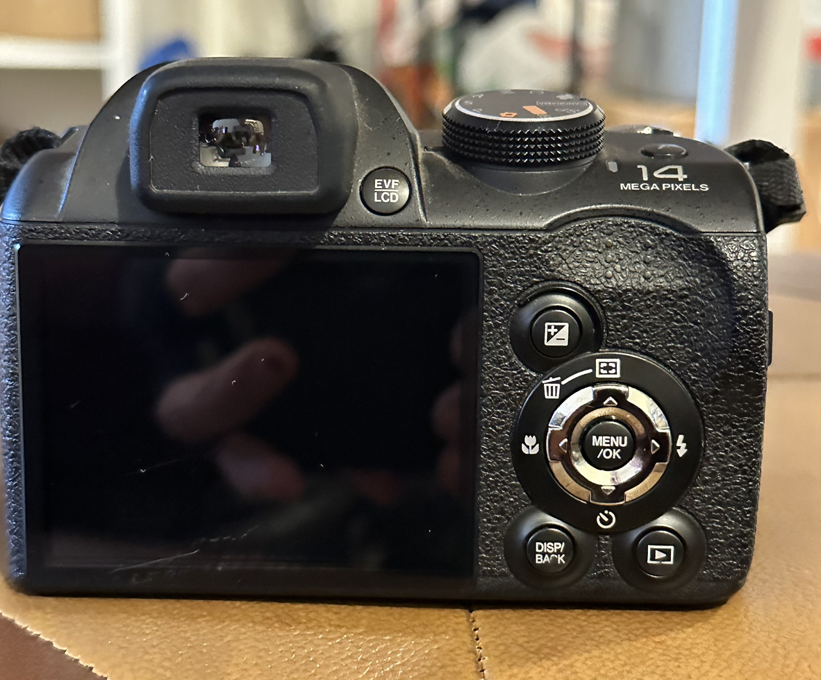 Fujifilm DSLR camera with new batteries, 8gb memory SD card