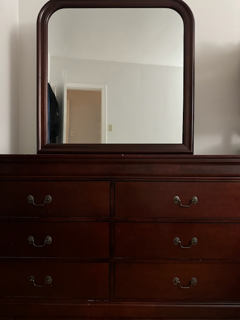 dresser with 6 drawers ( moving sale) - photo 2