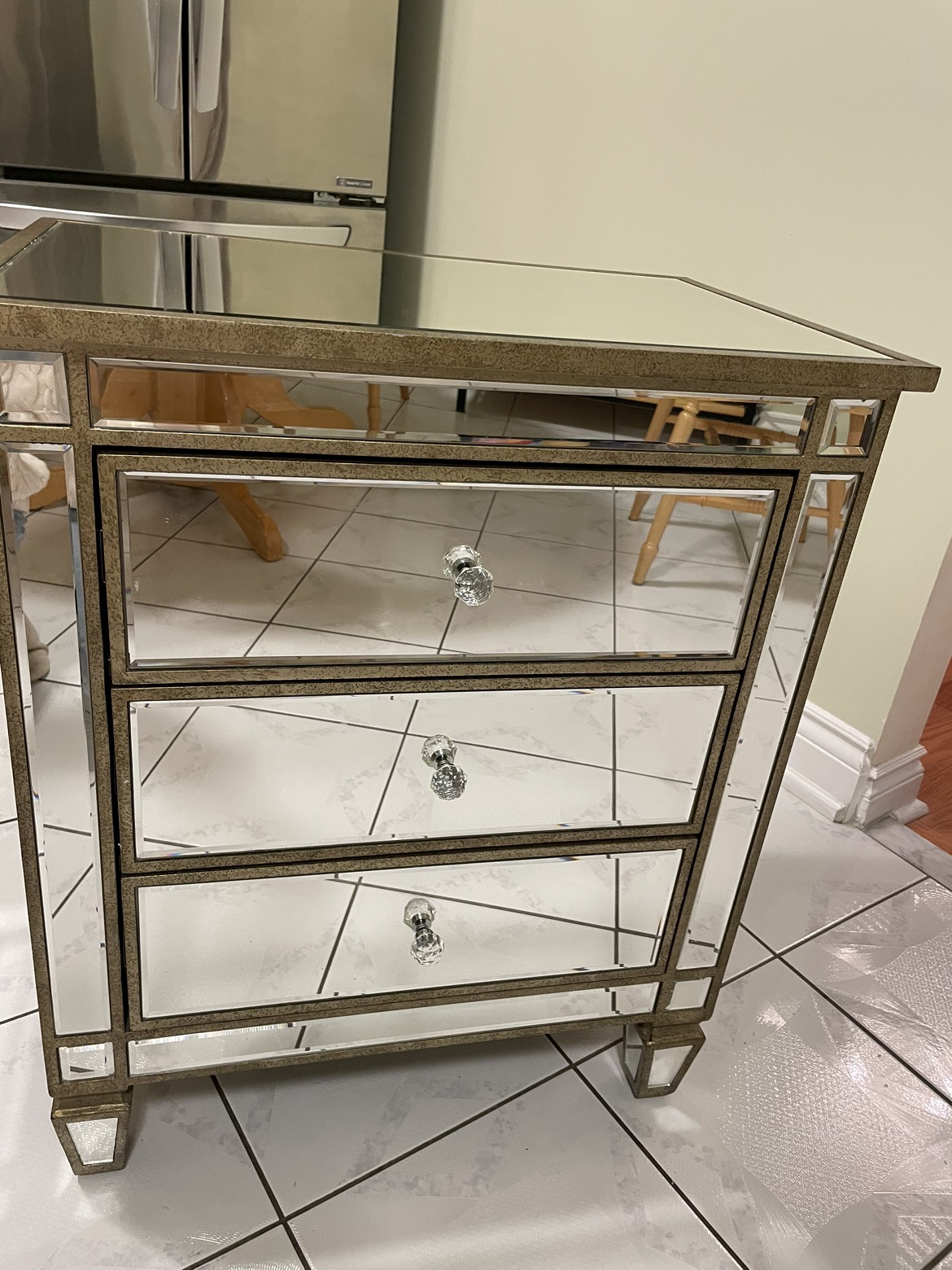 Two (2) Glass night stand / dresser better quality than IKEA - photo 2