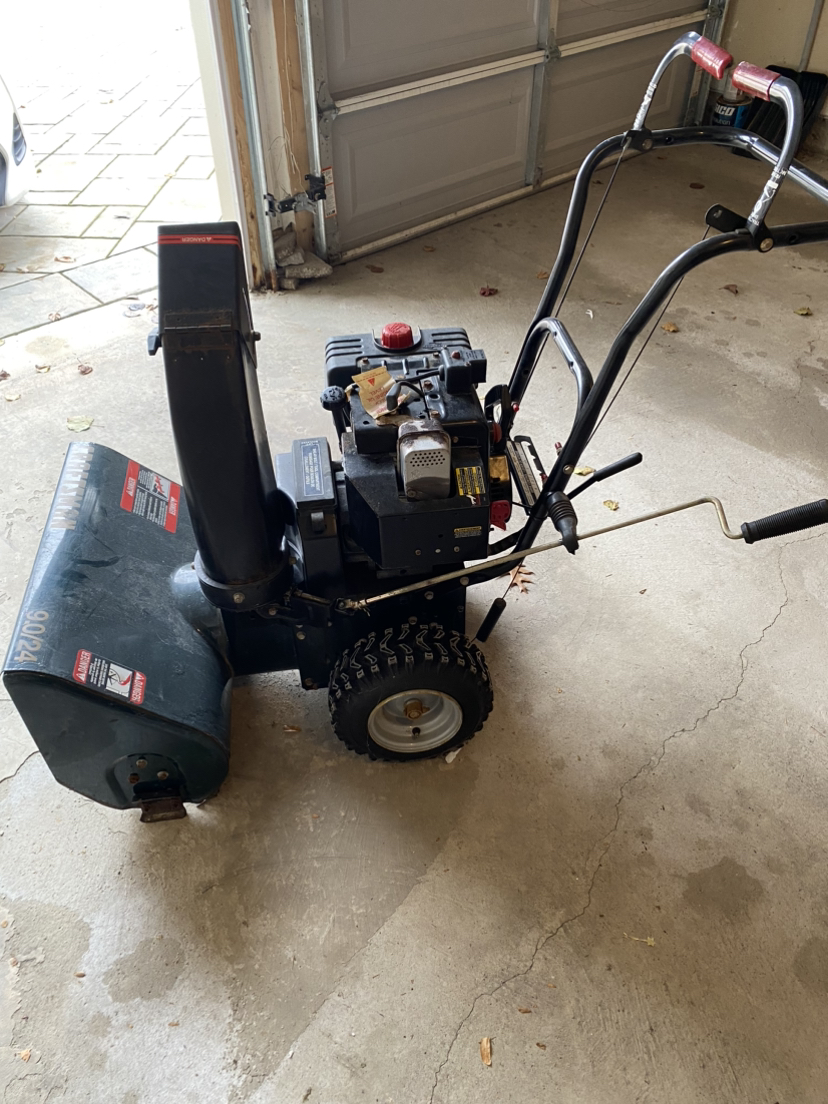 Gas snow blower