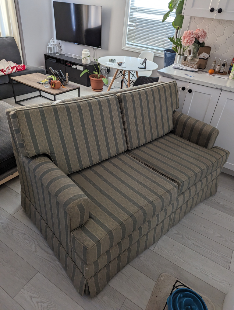 like new Loveseat MUST GO - photo 3