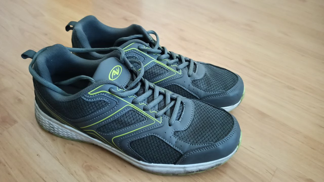Men's sneakers, size 11 thumbnail