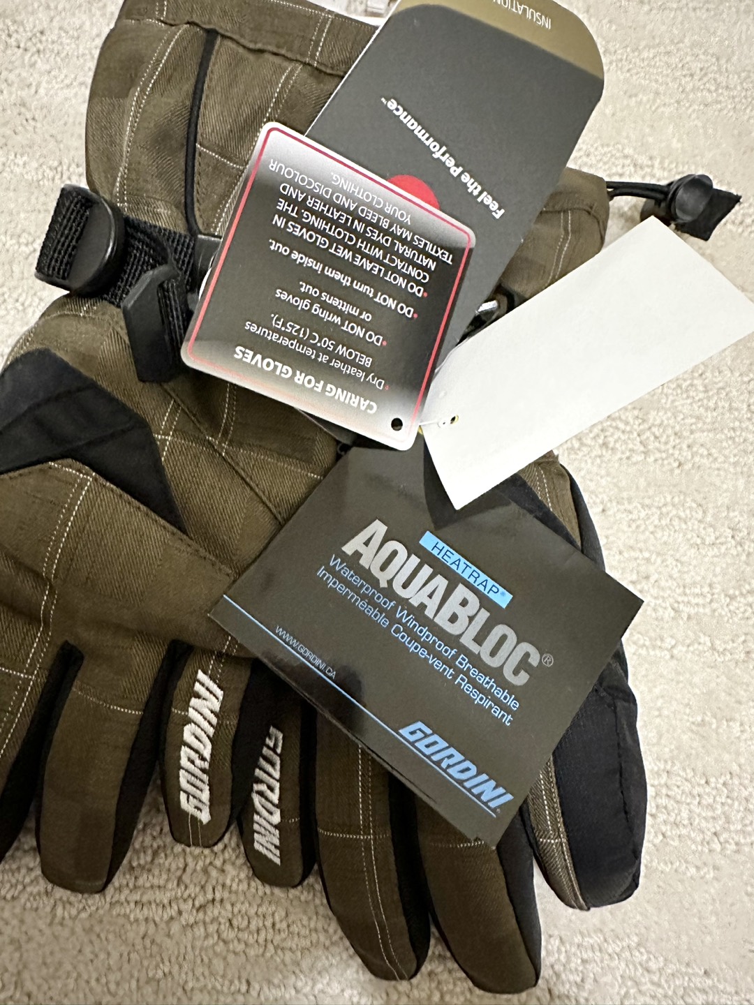 *NEW W/ TAGS* Gordini Winter Ski/Snowboard Gloves (Jr. Medium) thumbnail