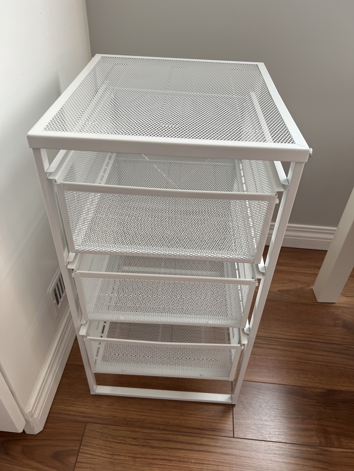 Portable drawer stand