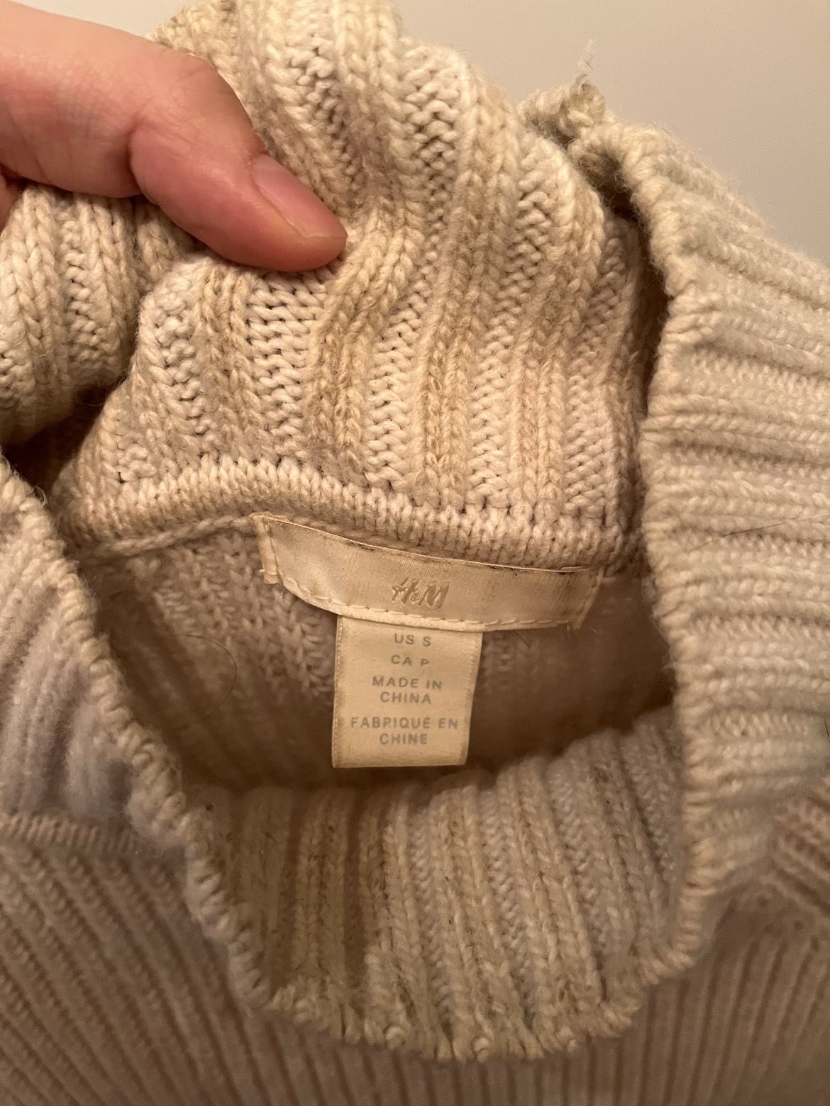 White H&M sweater #freecycle image indicator(2)