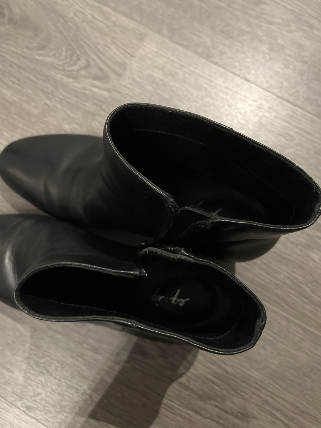 FLASH SALE leather boots Size 7M image indicator(4)