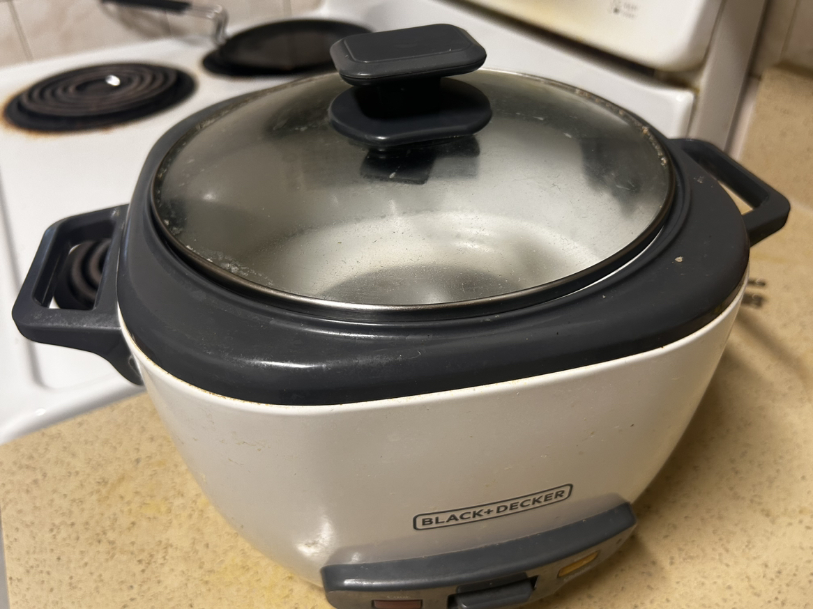 Selling My rice cooker .